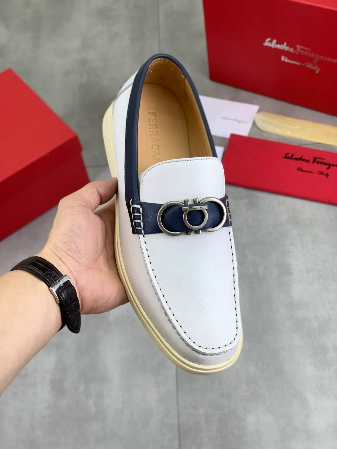Men's Men's Shoes 💰P580💰[New Style] Water-dyed Niuli 🆘[Salvatore Ferragamo] Ferragamo's latest casual business leather shoes for men! Listed simultaneously! The fabric is made of specially imported original pebbled calfskin, and the lining is made of imported water-dyed cowhide. It is absolutely luxurious and leads the fashion trend. Matching code: 38-44 (45 and 46 can be customized) Black, brown and burgundy colors available